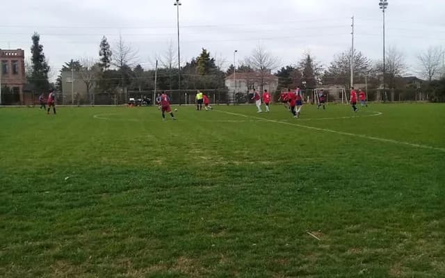 Escándalo en la ADCC: batalla campal y partido suspendido