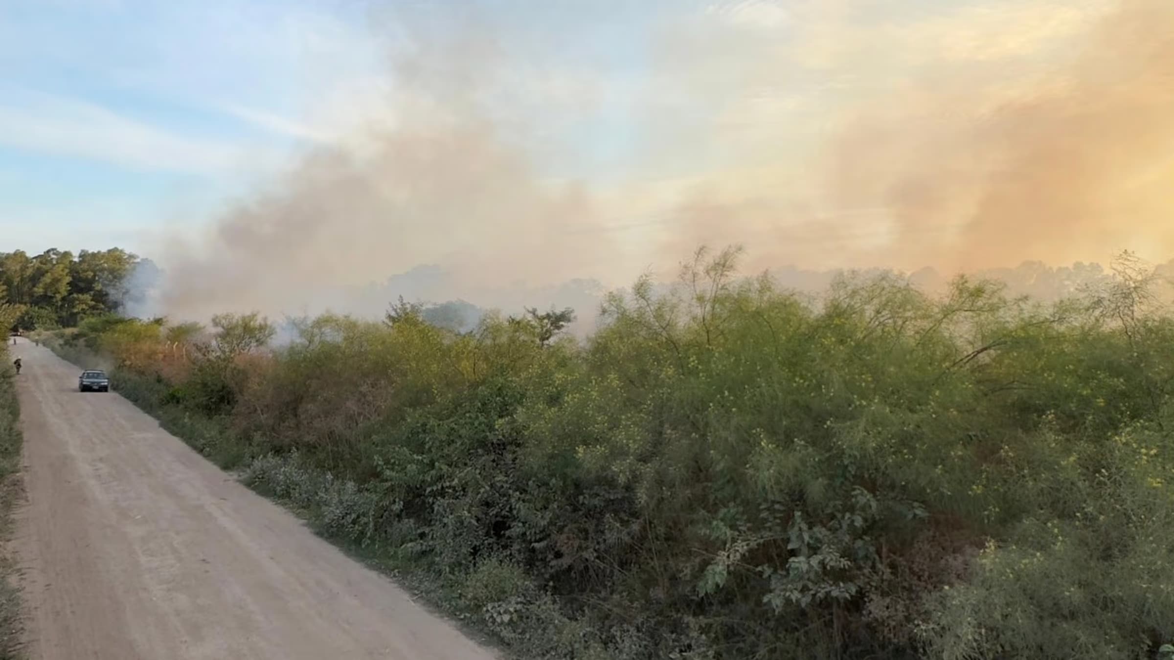 Gran incendio en pastizal sobre la ruta 58 intervinieron los bomberos