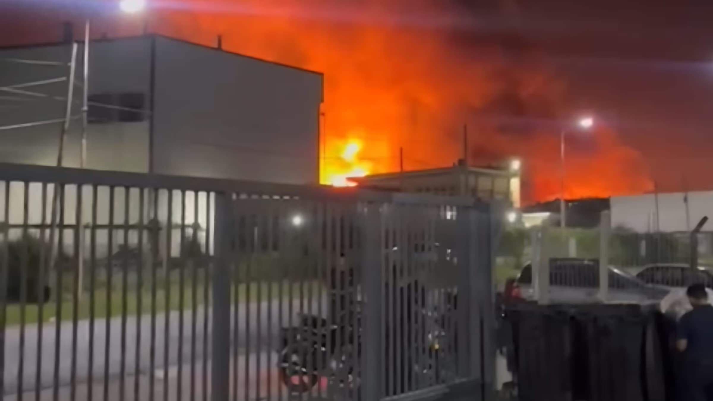 Explosión en Spegazzini: el Municipio de Ezeiza aclaró que no hay contaminación en el humo