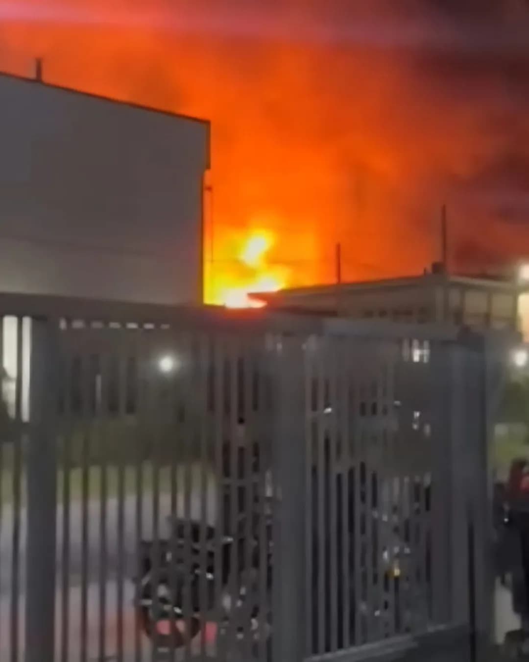 Explosión en Spegazzini: el Municipio de Ezeiza aclaró que no hay contaminación en el humo