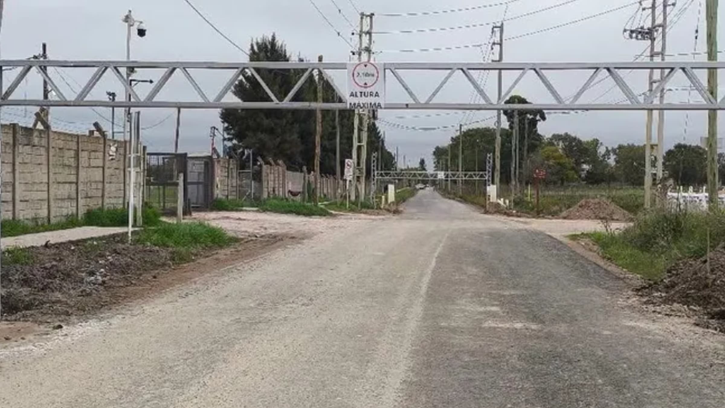 El Municipio de Ezeiza informó que elevará a 2,50 metros el limitador de altura en Los Robles