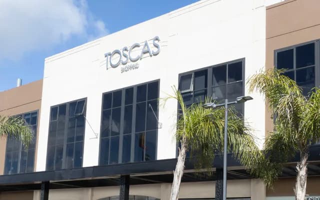Toscas Shopping celebrará el 25 de Mayo con malambo, pastelitos y escarapelas
El centro comercial de Canning realizará una jornada especial abierta a toda la comunidad. Habrá un show de danza tradicional argentina y se repartirán pastelitos y escarapelas entre los asistentes.
En el marco de los festejos por el Día de la Patria, Toscas Shopping llevará adelante una propuesta especial para vecinos de Canning y alrededores con actividades pensadas para toda la familia. La cita será el próximo lunes 25 de mayo a las 18 en el hall central del centro comercial, donde se presentará un show de malambo.
La actividad buscará acercar al público a las tradiciones argentinas a través de una puesta en escena centrada en una de las expresiones culturales más representativas del país. El espectáculo combinará música, destreza y danza típica en un ambiente festivo y familiar.
Además del show, durante la jornada se repartirán escarapelas y pastelitos para acompañar la celebración patria y sumar un clásico sabor argentino a la experiencia.
Desde el shopping señalaron que la propuesta apunta a generar un espacio de encuentro para compartir la fecha patria con actividades vinculadas a la cultura y las costumbres nacionales.
De esta manera, Toscas Shopping se sumará a las celebraciones del 25 de Mayo con una iniciativa abierta a toda la comunidad, que combinará tradición, gastronomía y espectáculos en un mismo lugar.
